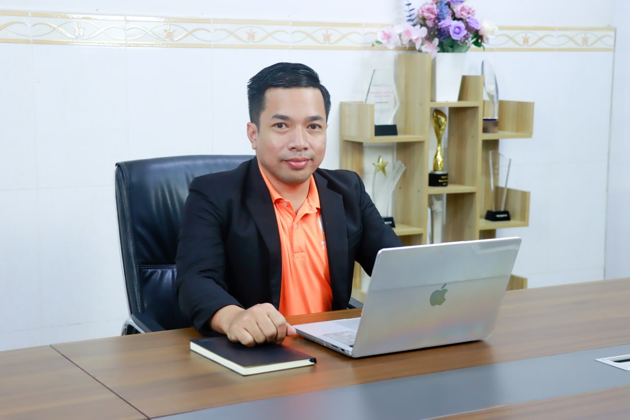 លោក សនន យ៉ានារិទ្ធ